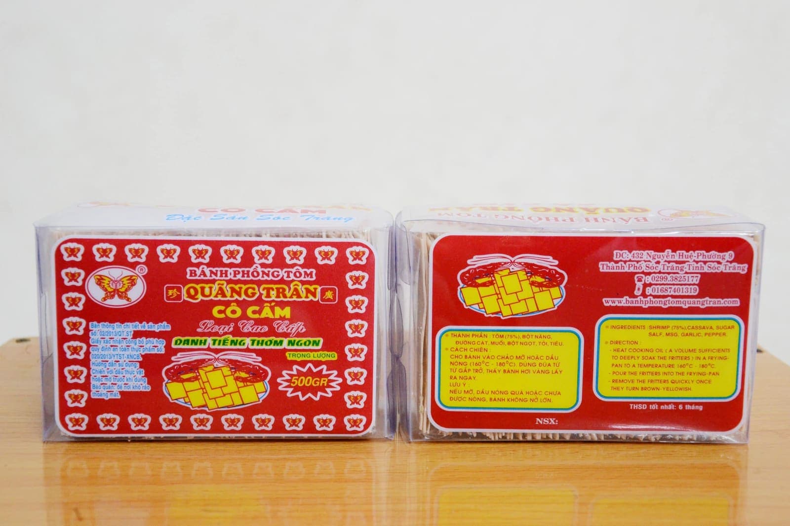 Bánh phồng tôm xếp lớp trong hộp