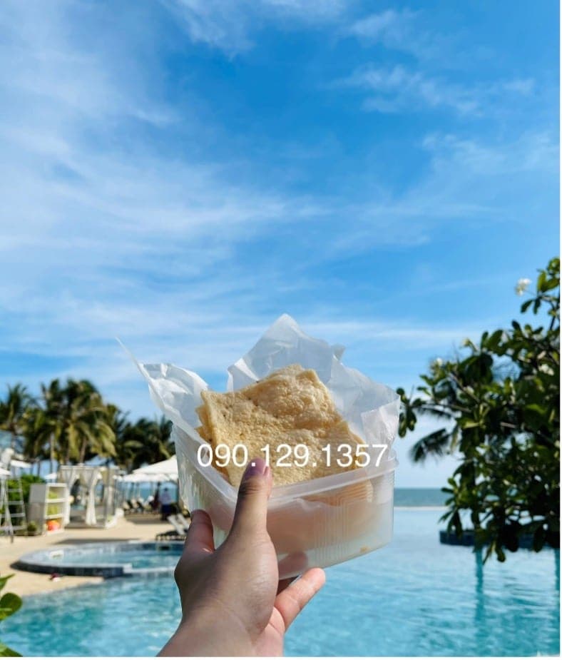 Snack phồng tôm vuông thơm ngon bổ dưỡng dành cho mọi lứa tuổi
