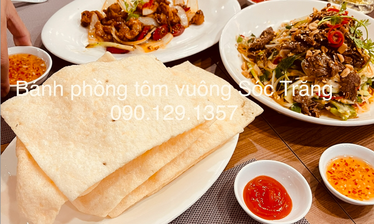 Gỏi đu đủ ăn kèm bánh phồng tôm