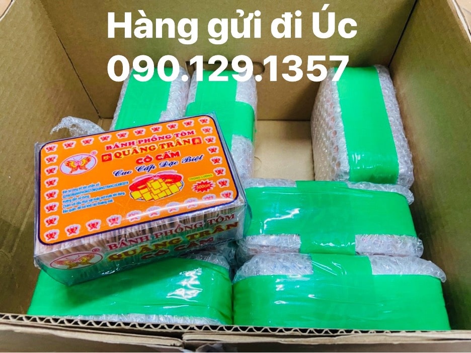 Bánh phồng tôm được đóng gói gởi đi Úc