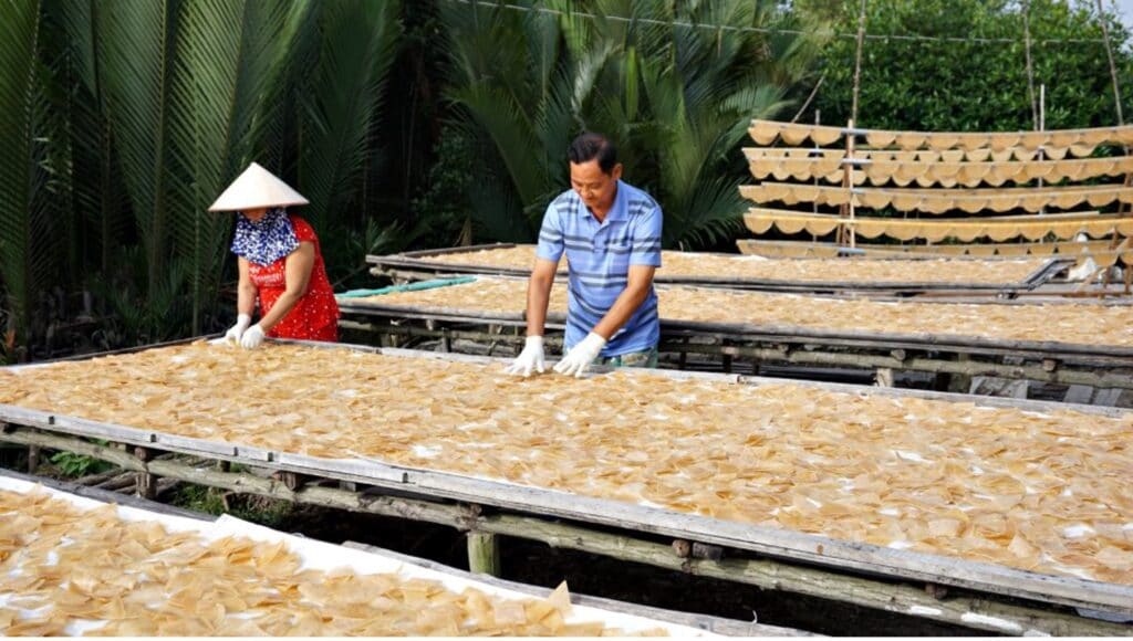 Làn nghề bánh phồng tôm Cái Bè