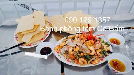 Bánh phồng tôm và gỏi